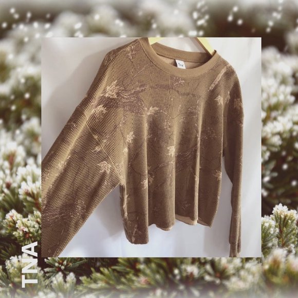 TNA ARITZIA Printed Thermal Top